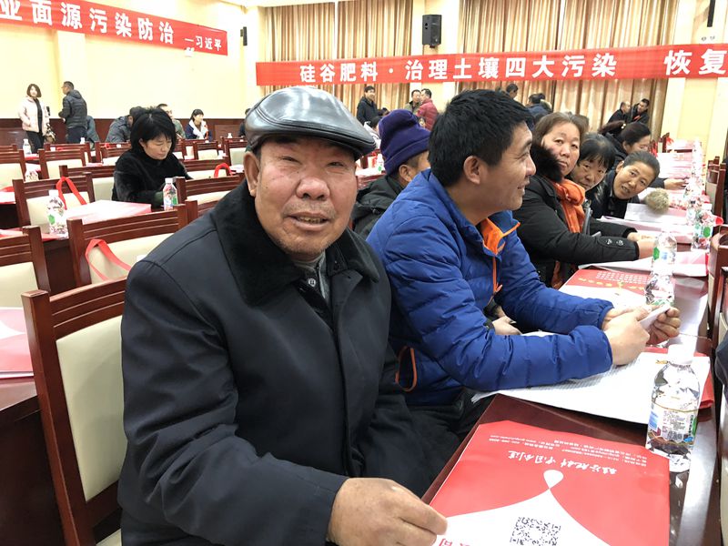 东沙洼村西红柿种植户张润年_副本.jpg