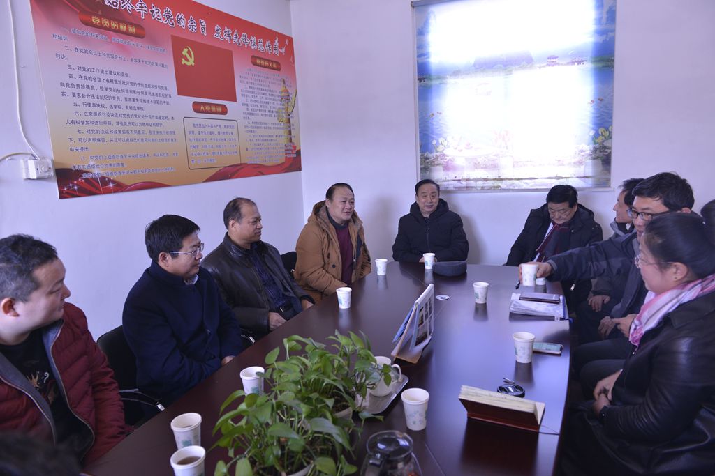 1、座谈会会场图片_副本.jpg