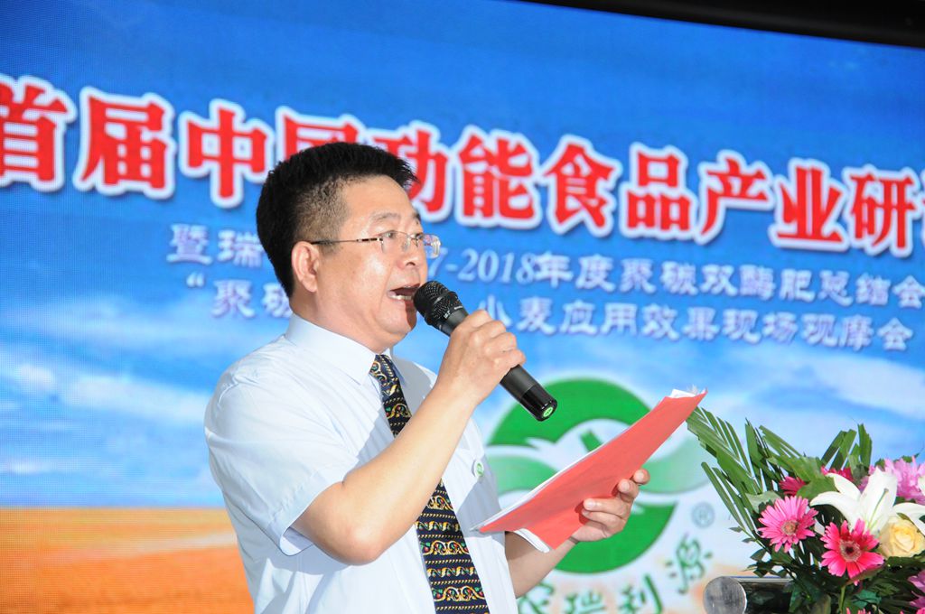 主持人：石广泉_副本.jpg