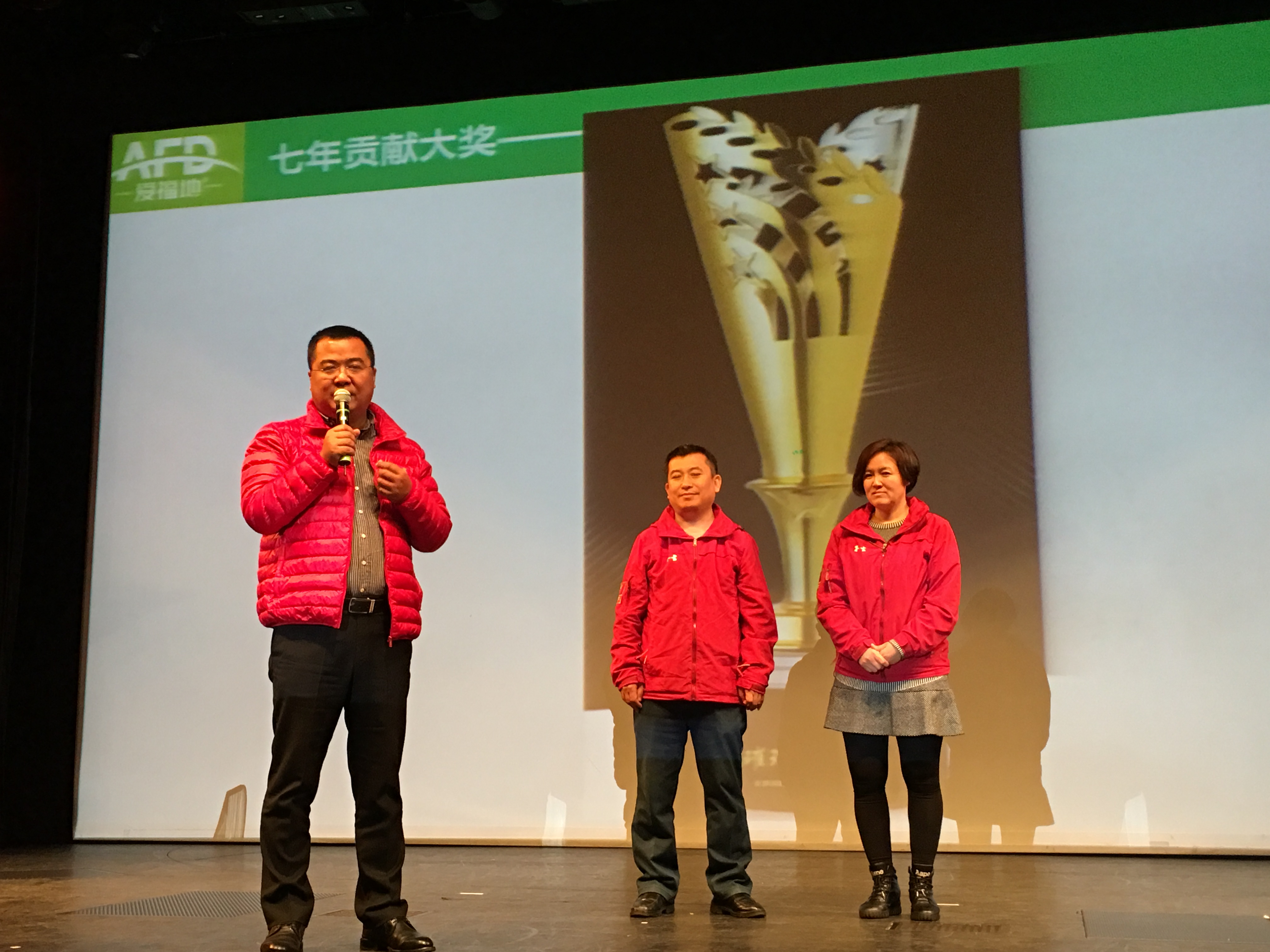 山西运城茂盛农资公司负责人王拥军（中）.JPG