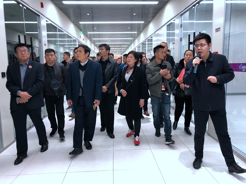 参观2_副本.jpg